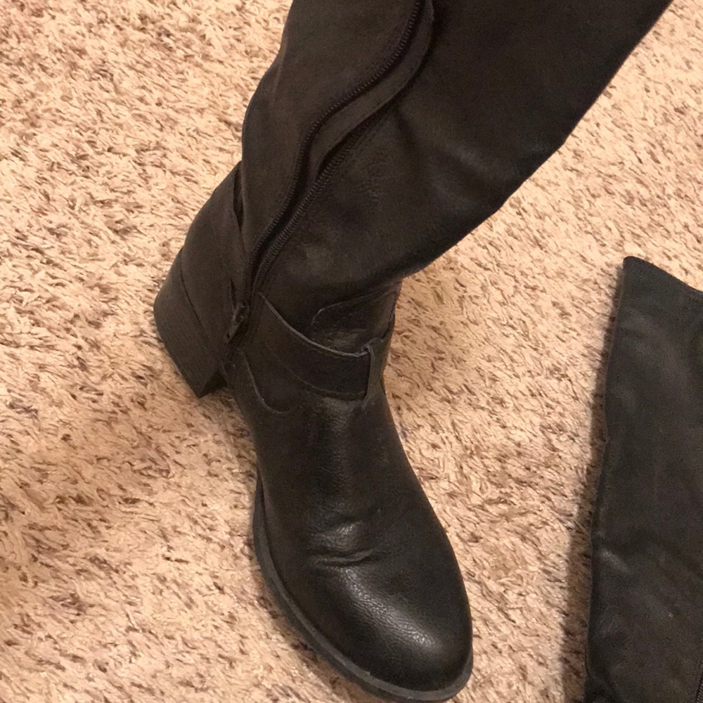 Boots - Picture 4 of 5